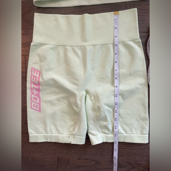 Gym Set - Crop Top and Shorts M - Picture 9 of 10